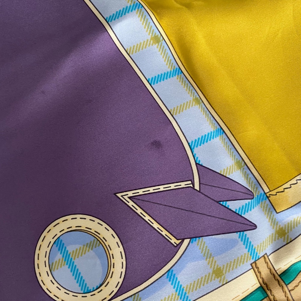 Hermès Scarf 💘 - Picture 3 of 3